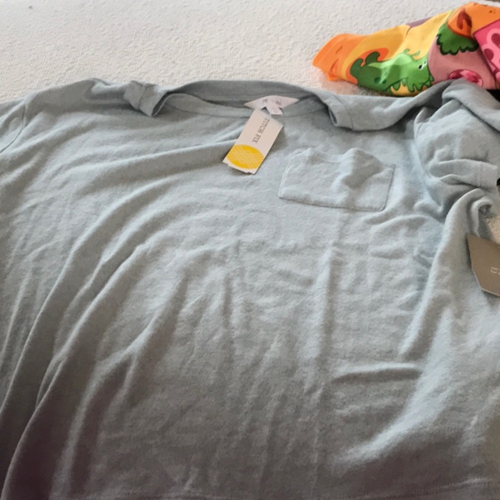 Light Blue/gray short sleeve sweater with Pocket